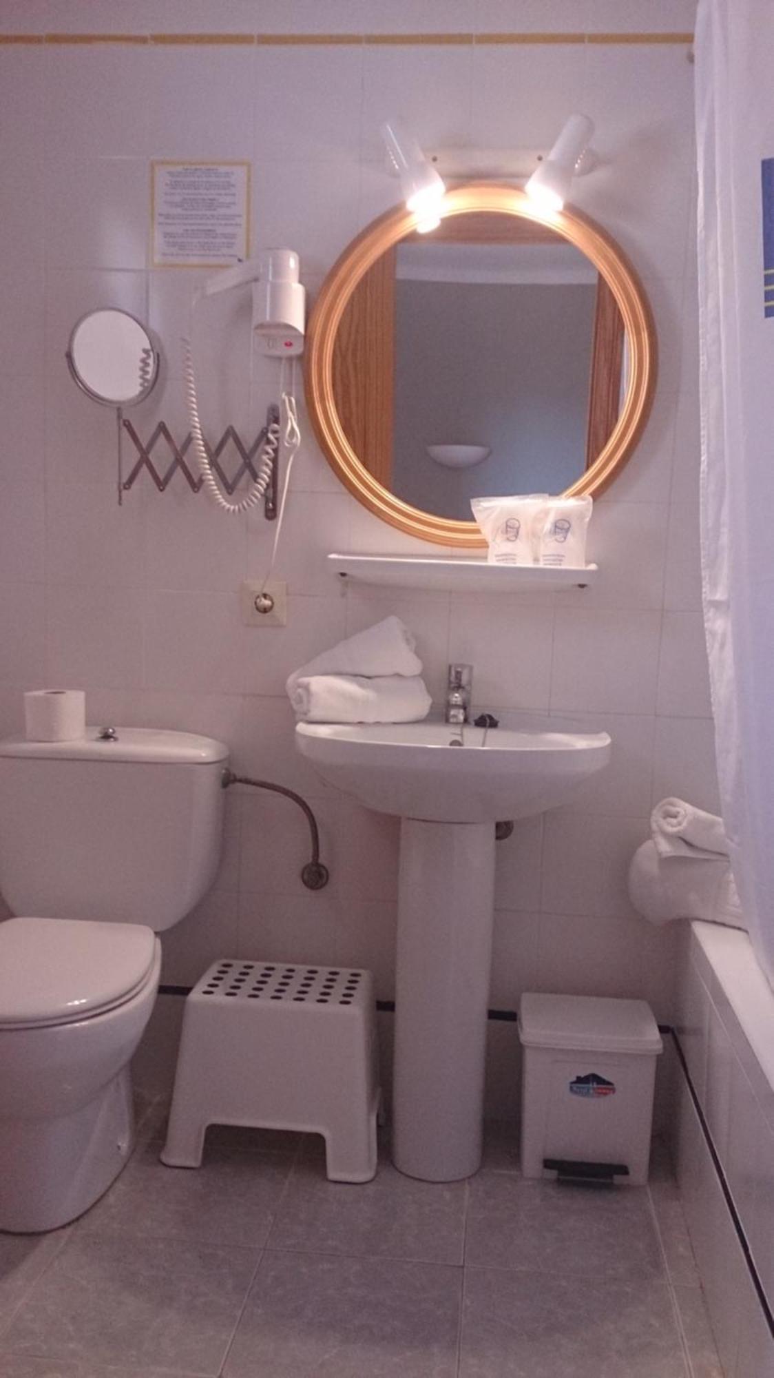 Single Room Bathroom,1310004373:JPEG