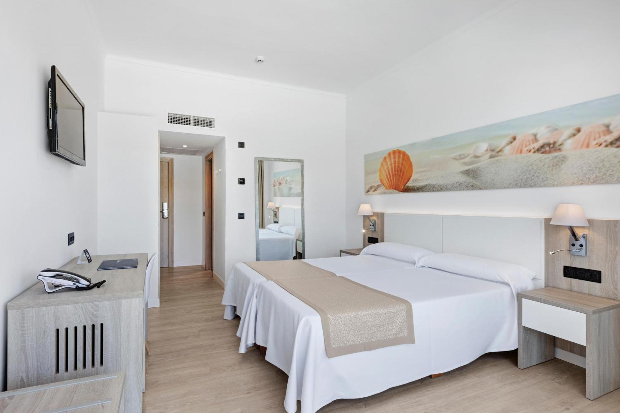 Double or Twin Room Sea View