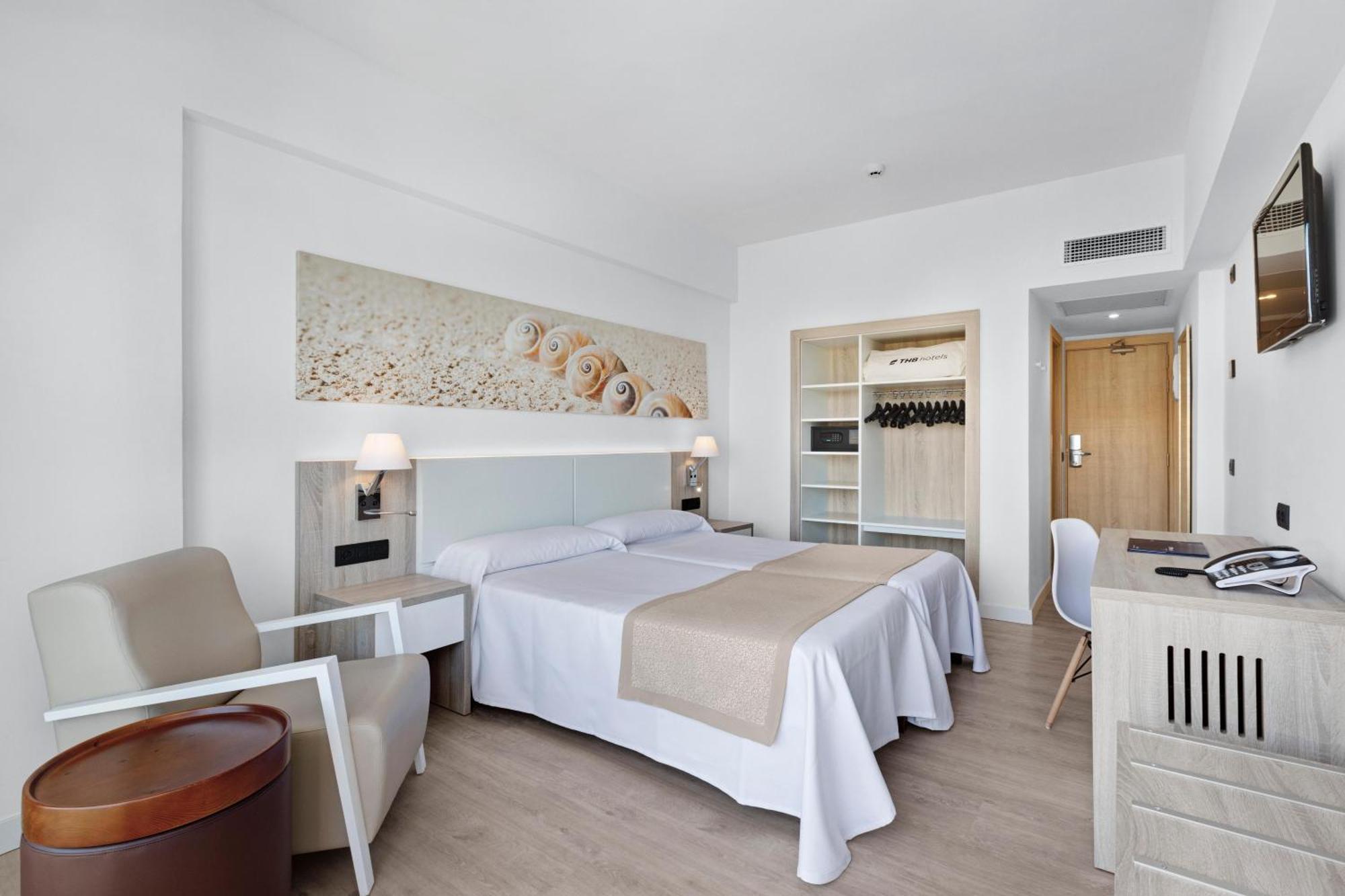 Double or Twin Room Side Sea View