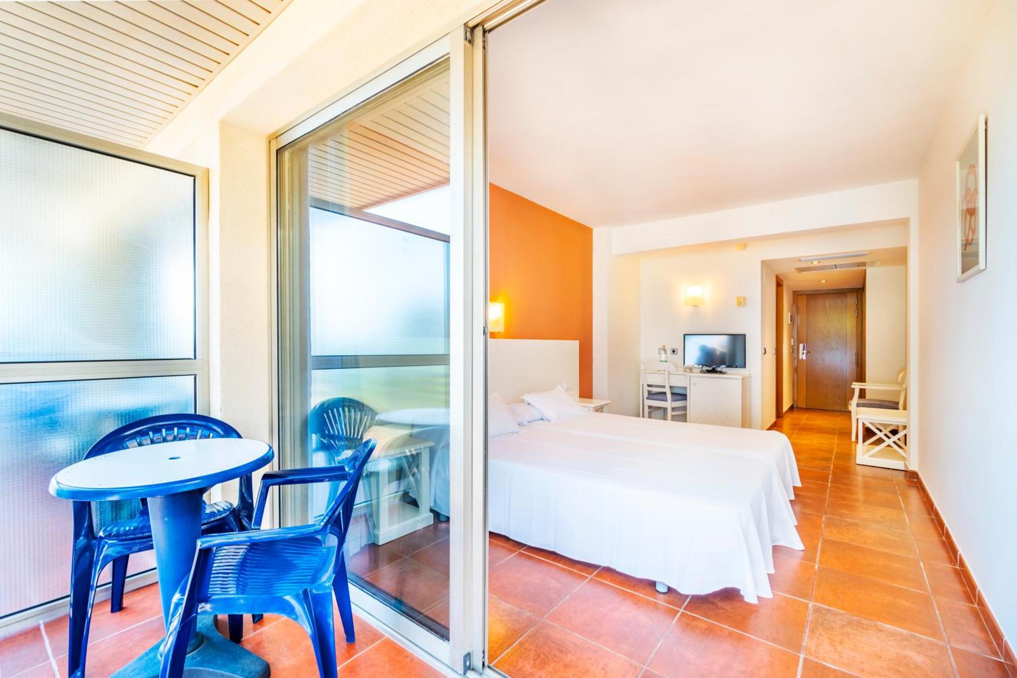 Double or Twin Room Sea View
